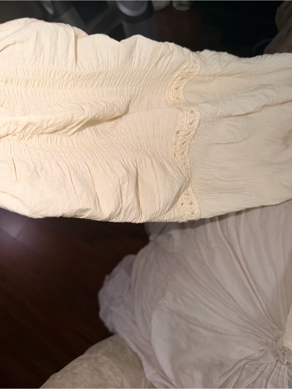 Buckle Women’s Cream Lace-Trim Cropped Tie-Front Top - Picture 6 of 7